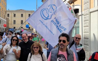 Marcia per la vita: spuntano le femministe offensive e volgari
