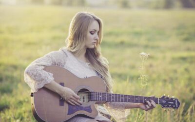 Una donna che canta di donne senza riuscire a valorizzare la femminilità