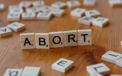 Aborto e politici: manca il coraggio di chiedere l’abrogazione della legge