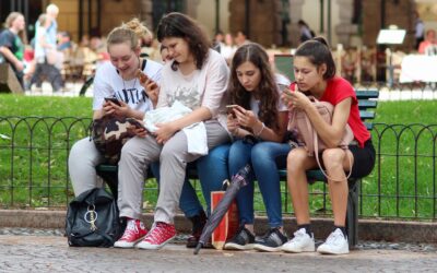 Adolescenti soli e insicuri: la soluzione? La riscoperta della famiglia