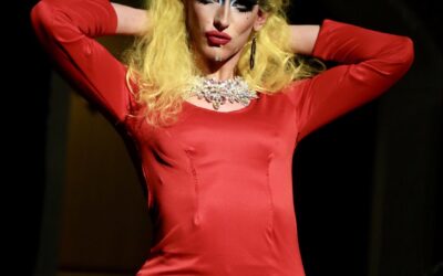Gay e queer:” Verremmo a prendere i vostri figli”. Come in un film horror