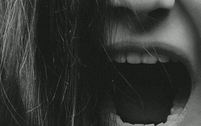 Femminismo: quando la libertà zittisce. Il paradosso di chi combatte la violenza con una violenza maggiore